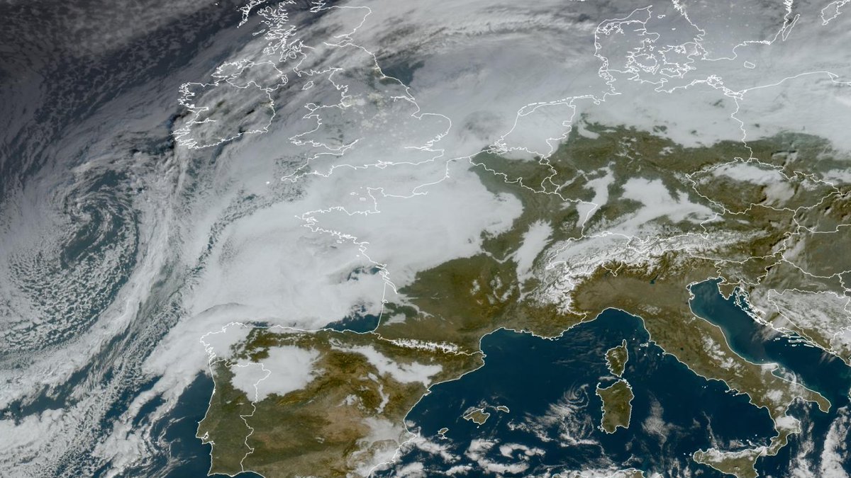 SebDecaux's tweet image. #anticyclone #piège #humidité
Sempiternelles grisailles sur le nord-ouest☁️
Ensoleillement en heures/du 1er au 27 décembre 
Brest : 31.5 (norme mensuelle : 61.2)
Dinard 33.4 (65.8)
St Brieuc: 44.2 (65.9)
Rennes: 52.2 (69)
Quimper: 43.4 (66.9)
Lorient 55.7 (72)
Nantes: 61.2 (77.6)