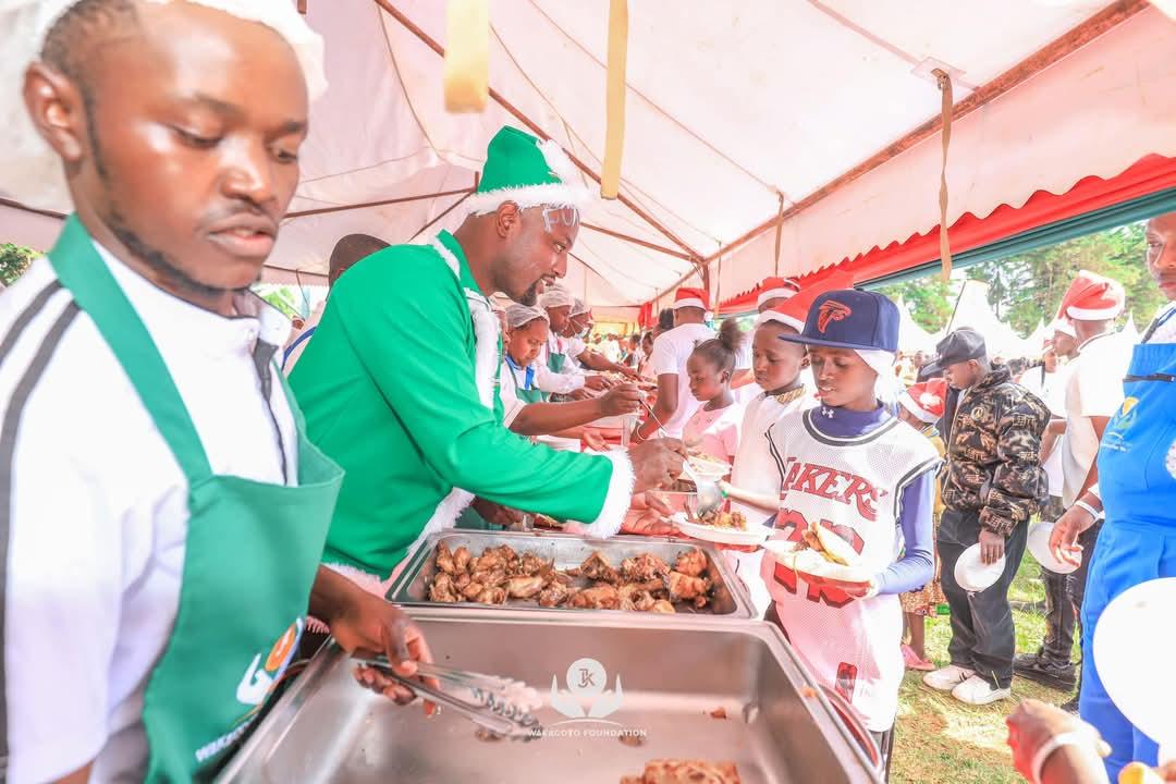 WakagotoK's tweet photo. 𝗠𝗲𝗿𝗿𝘆 𝗖𝗵𝗿𝗶𝘀𝘁𝗺𝗮𝘀 𝗪𝗶𝘁𝗵 𝗟𝗼𝘃𝗲 ❤️
With the generous support of 𝗙𝗿𝗶𝗲𝗻𝗱𝘀 𝗼𝗳 𝗪𝗮𝗸𝗮𝗴𝗼𝘁𝗼 𝗙𝗼𝘂𝗻𝗱𝗮𝘁𝗶𝗼𝗻 (𝗙𝗢𝗪𝗔), we had the pleasure of hosting a Mega Christmas Treat for over 10,000 Embu residents at Kairuri Stadium today. https://t.co/RyBnu5tlCI