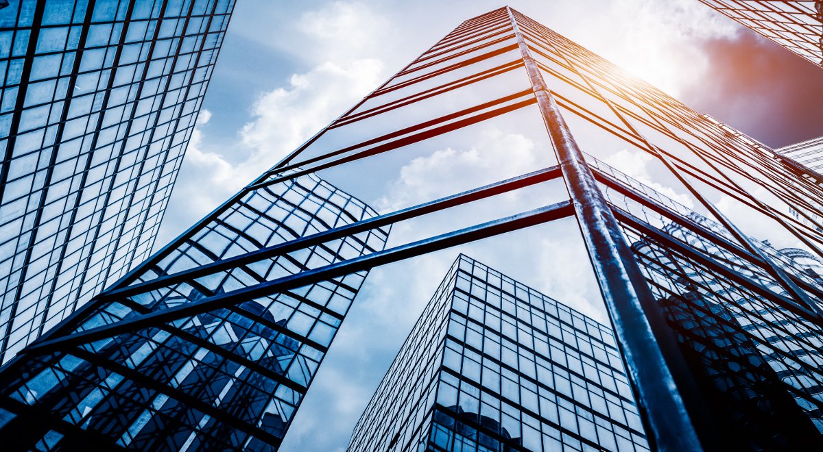 BachanskiCezary's tweet image. POLSKI KULT BIEDY

W Polsce wstyd jest mieć pieniądze i dobrze zarabiać. Nie wiem, z czego to wynika, ale mamy nadprzyrodzoną zdolność do kultywowania osób biednych. Mentalnie mamy zakodowane, że facet latający z łopatą ciężko pracuje. Natomiast elegancko ubrana Pani dyrektor…