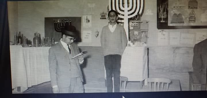 Mon discours de Hanoucca devant les élèves de mon école juive à Casablanca ( 1962 ).