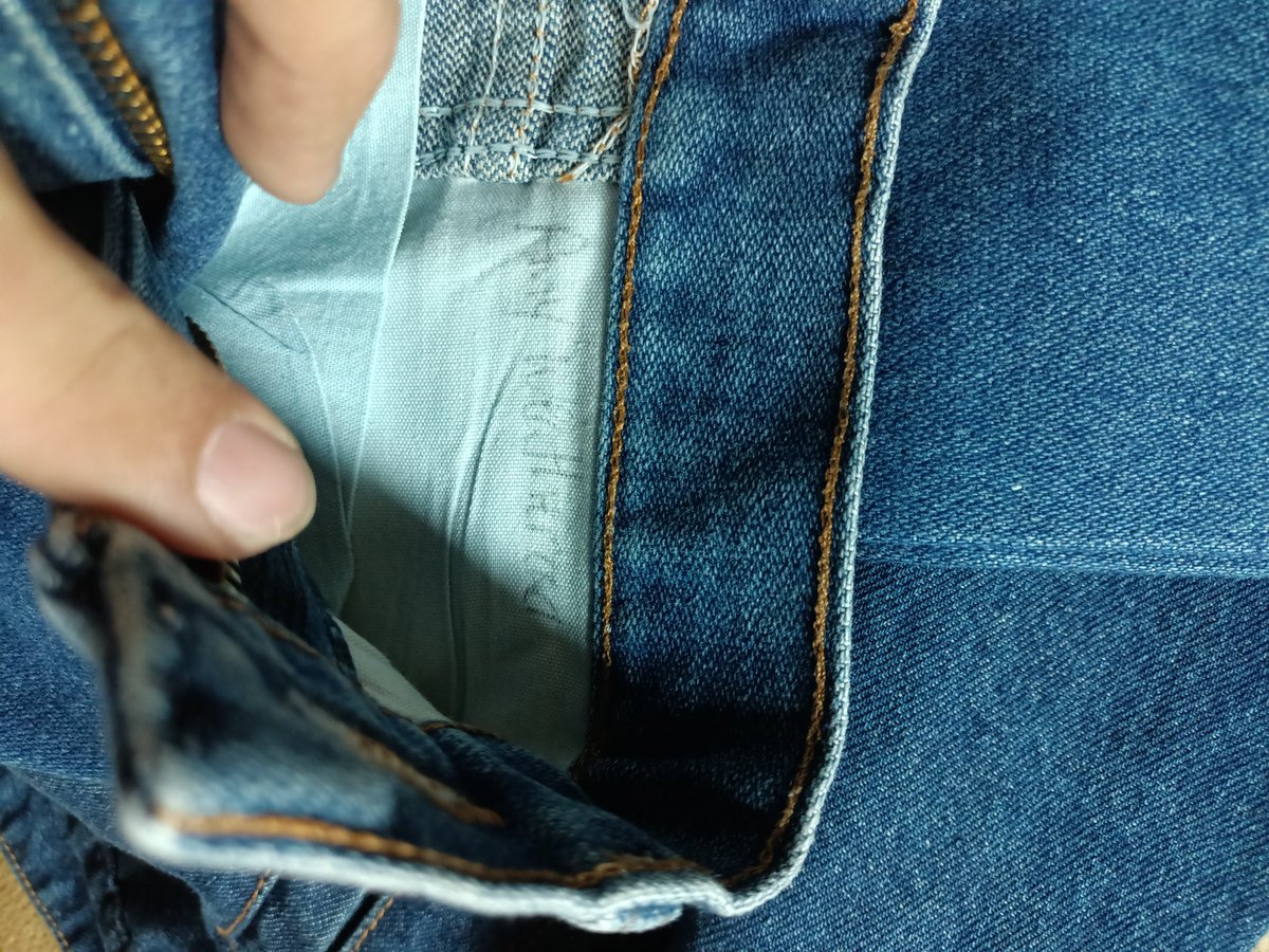 BrowningStrange's tweet photo. I buy the used jeans and i find some name on under pocket , the name is "Amy" and something i can't read if Amy you see this i want to say thank you for your used jeans it's fit with my body 🥰🥰 https://t.co/wjUrLU8gCp
