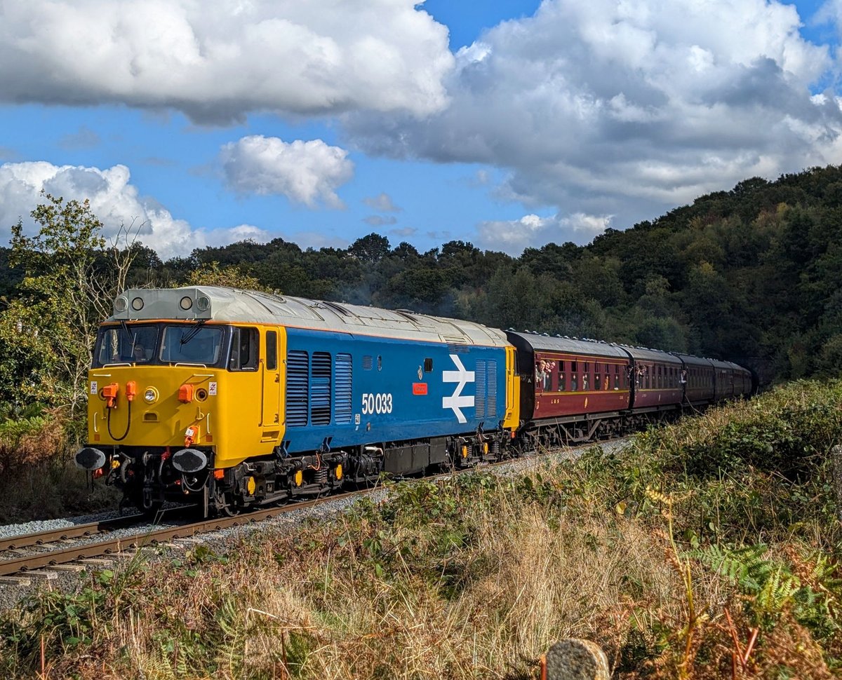 DownOnTheStour's tweet image. Year In Review 2024: October✨

Saw me get an award and meet the man, the myth the legend DAVE! Starting bashing my last 507s, Snapping the SVR Diesel gala &amp;amp; some 455 riding in London. 🙌

#yearinreview #class323 #dave #class507 #class455 #hoover #svrdieselgala #hellfire