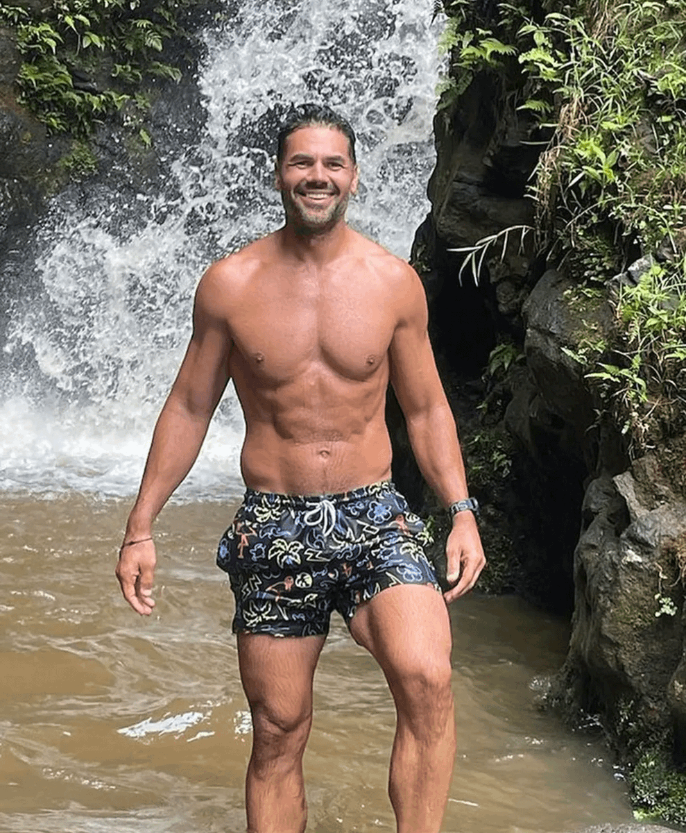 MindBodyIsLife's tweet photo. Este es Wesley Okerson.

Entrenó a Tom Cruise y Gerard Butler para convertirlos en héroes de acción con su estilo de 'Entrenamiento de Bajo Impacto'.

Ahora, está utilizando el mismo método para poner a Jeff Bezos en la mejor forma de su vida a los 60 años.

Aquí te explicamos cómo funciona:🧵