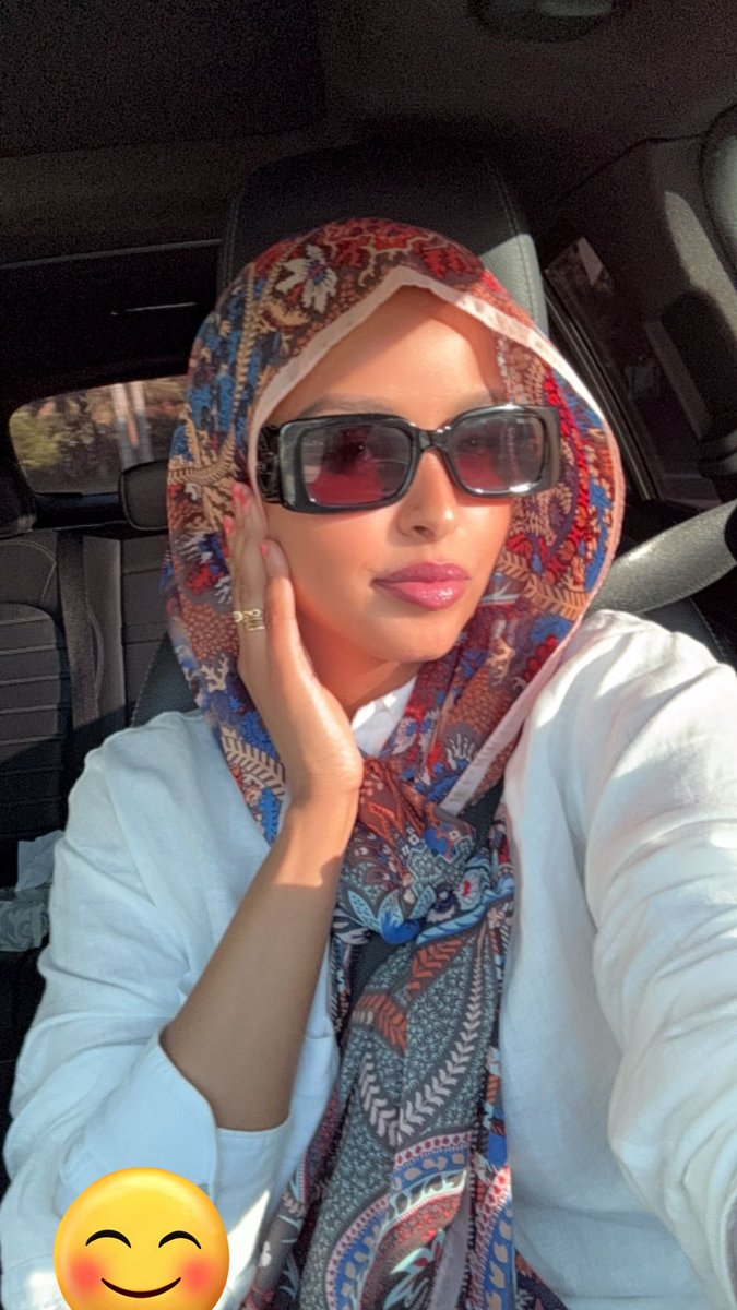 FarhiyaFarah4's tweet photo. Chasing sunshine and good vibes. Sometimes all you need is a little warmth and a lot of love to reset the soul.

A moment of silence for those who throw shade but can’t block our shine.

#LoveandLight https://t.co/lKAWIHCzm7