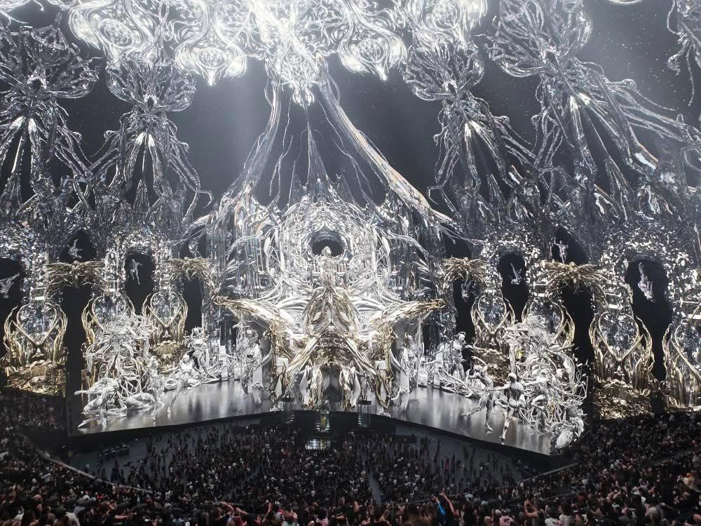 Giant Swan 🦢 tweet media