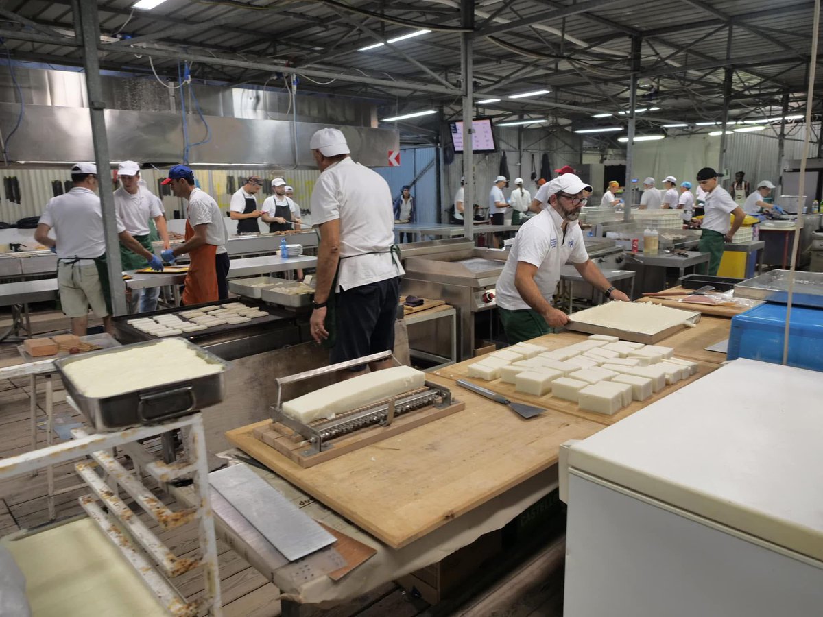 comunevenezia's tweet photo. ✔️ Nella sua ultima seduta la #GiuntaComunale, su proposta dell'assessore alla Promozione del territorio Paola Mar, ha approvato la #delibera relativa a provvedimenti a sostegno dell'organizzazione di sagre, feste locali e fiere tradizionali per l'anno 2024.
🎙️ "Si tratta di eventi che creano momenti di socializzazione e condivisione tra i cittadini e le rispettive comunità - ricorda il sindaco @LuigiBrugnaro - Garantiscono una maggior sicurezza e presidio, rappresentano un'opportunità per le attività commerciali e sono nello stesso tempo un'azione di promozione del territorio. Il mio grazie va ai volontari di queste associazioni perché continuano a essere presenti ed attivi, in una logica di sussidiarietà".
🎤 "Un sostegno per dare continuità alle manifestazioni tradizionali, un punto d’incontro importante per la socializzazione che diventa un governo del territorio attraverso l’animazione - spiega l'assessore Mar - La delibera detta gli indirizzi per la predisposizione e la pubblicazione di un avviso pubblico, contenente lo schema della domanda di contributo per l’organizzazione di manifestazioni realizzate e autorizzate entro il 31 dicembre 2024”.
👉 https://t.co/NhGboCEmeL