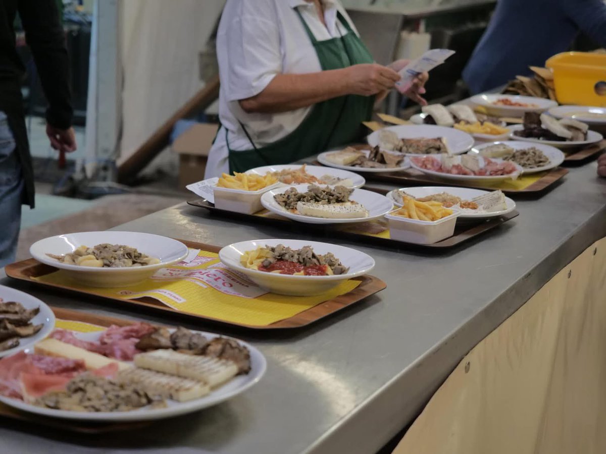 comunevenezia's tweet photo. ✔️ Nella sua ultima seduta la #GiuntaComunale, su proposta dell'assessore alla Promozione del territorio Paola Mar, ha approvato la #delibera relativa a provvedimenti a sostegno dell'organizzazione di sagre, feste locali e fiere tradizionali per l'anno 2024.
🎙️ "Si tratta di eventi che creano momenti di socializzazione e condivisione tra i cittadini e le rispettive comunità - ricorda il sindaco @LuigiBrugnaro - Garantiscono una maggior sicurezza e presidio, rappresentano un'opportunità per le attività commerciali e sono nello stesso tempo un'azione di promozione del territorio. Il mio grazie va ai volontari di queste associazioni perché continuano a essere presenti ed attivi, in una logica di sussidiarietà".
🎤 "Un sostegno per dare continuità alle manifestazioni tradizionali, un punto d’incontro importante per la socializzazione che diventa un governo del territorio attraverso l’animazione - spiega l'assessore Mar - La delibera detta gli indirizzi per la predisposizione e la pubblicazione di un avviso pubblico, contenente lo schema della domanda di contributo per l’organizzazione di manifestazioni realizzate e autorizzate entro il 31 dicembre 2024”.
👉 https://t.co/NhGboCEmeL