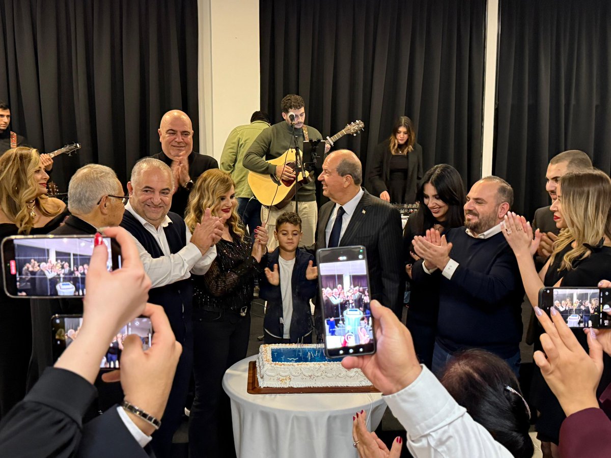 BirinciGlobal's tweet photo. Birinci Global ailesi olarak,geleneksel yılbaşı gecemizde biraraya geldik!Gecemize Cumhurbaşkanı Ersin Tatar teşrif ederek bizleri onurlandırdı. Geçen yılın yorgunluğunu atarken,yeniyıla daha güçlü,emin adımlarla ilerleyeceğimizin sözünü verdik.
#BirinciGlobal  #BirlikteDahaGüçlü https://t.co/hxz9UD5Jpt