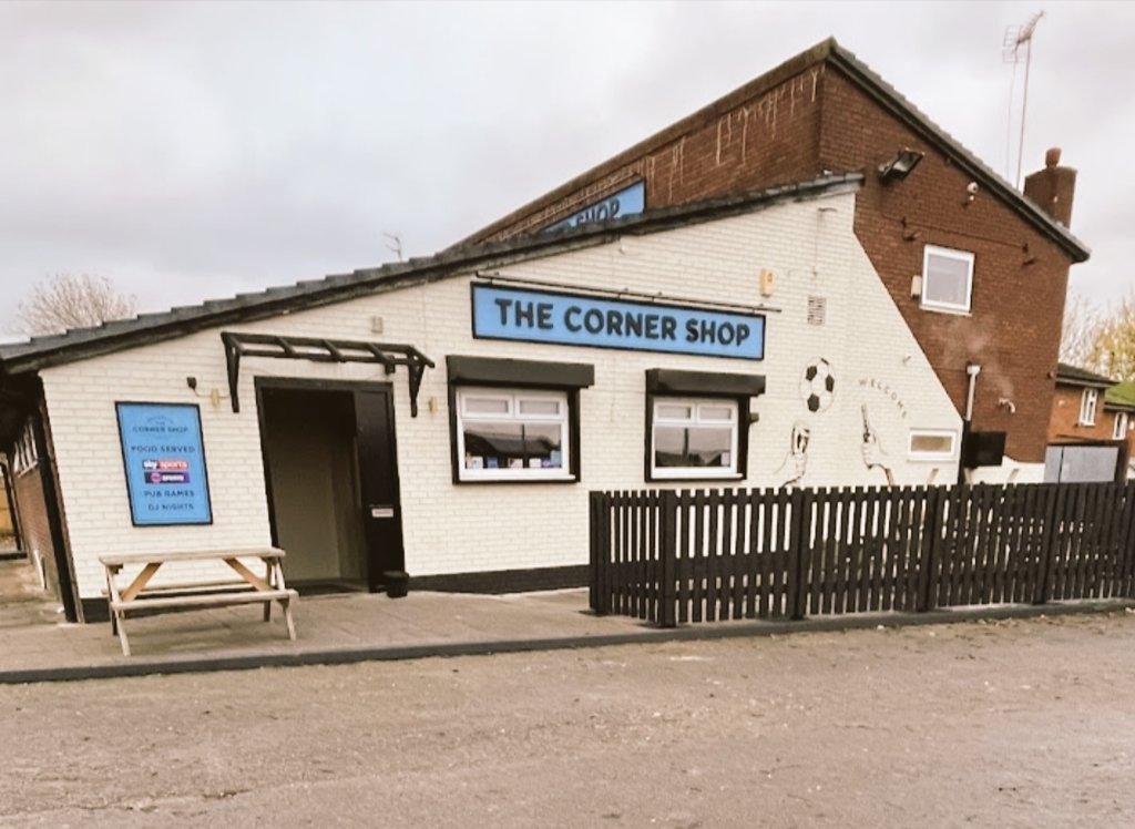 Pubs_of_Mcr's tweet photo. The exterior of The Corner Shop estate boozer in Beswick belies some interesting interior features https://t.co/QJQKpCWVUx