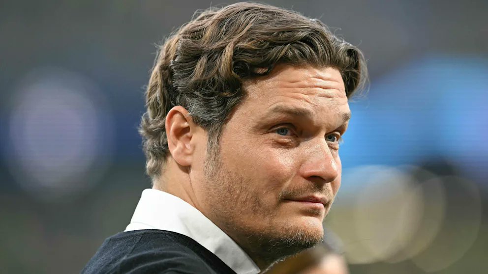 HatamDaddy's tweet photo. There are reports in Iran that Persepolis FC are interested in hiring ex-Dortmund manager Edin Terzić.

I don't understand why someone who led Dortmund to the Champions League final and recently rejected an offer from West Ham would want to work in Iran! https://t.co/ljEPmeKDsz