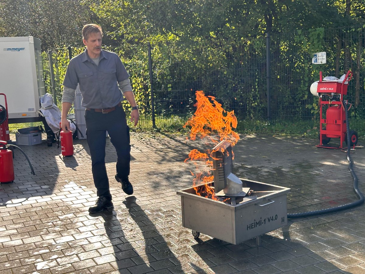 Rutronik's tweet image. Safety First! 🔥🔥

Some of our colleagues in Germany have recently successfully completed the fire safety training and are now well-prepared to act quickly and safely in case of an emergency 🧯💪

#Rutronik #FireSsafety #SafetyFirst #Teamwork #CorporateSafety #Training