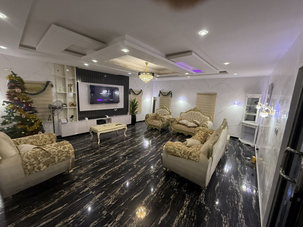 bloomstarbms's tweet photo. Took some profit to get my self a fitting home.

Got it done within four month… 

Crypto is life changing bro.. That’s my fourth house by the way 😊 https://t.co/LHWqBG2Ek7