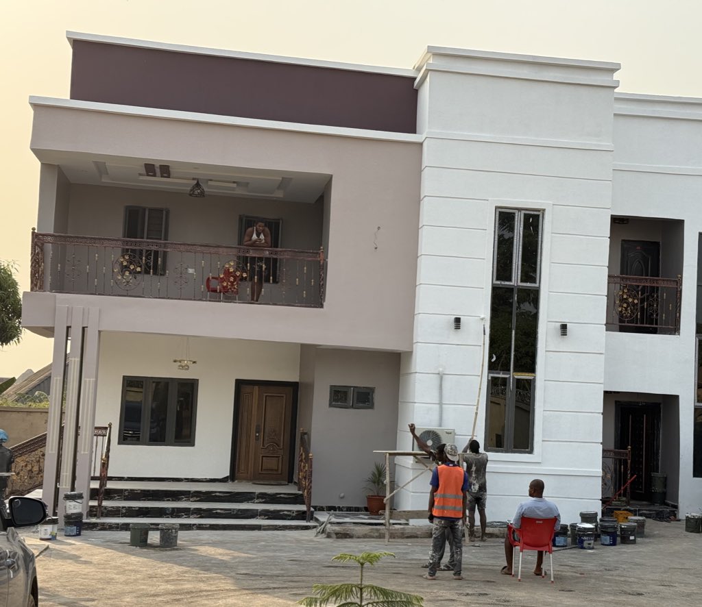 bloomstarbms's tweet photo. Took some profit to get my self a fitting home.

Got it done within four month… 

Crypto is life changing bro.. That’s my fourth house by the way 😊 https://t.co/LHWqBG2Ek7