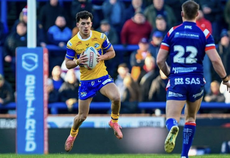 CelticRlfc's tweet photo. Congratulations to George, Harley and Joe for making their first team debuts for @leedsrhinos on Boxing Day, keep up the hardwork lads, it’s paying off!!☘️☘️ https://t.co/M2xOZQ4jRS