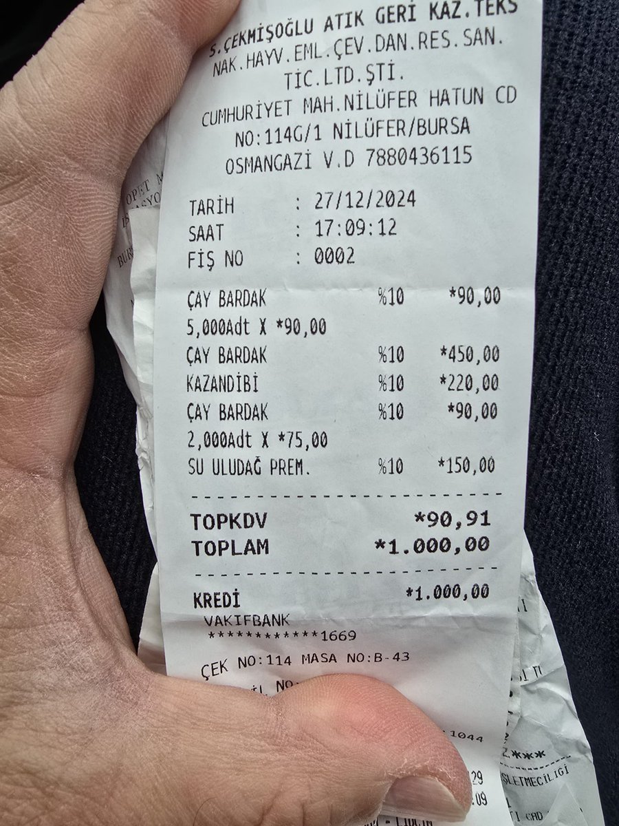 Bursa neden nasıl bu kadar pahalı bir şehir olabiliyor aklım almıyor. Çay ve suya verdiğimiz paraya bakın.