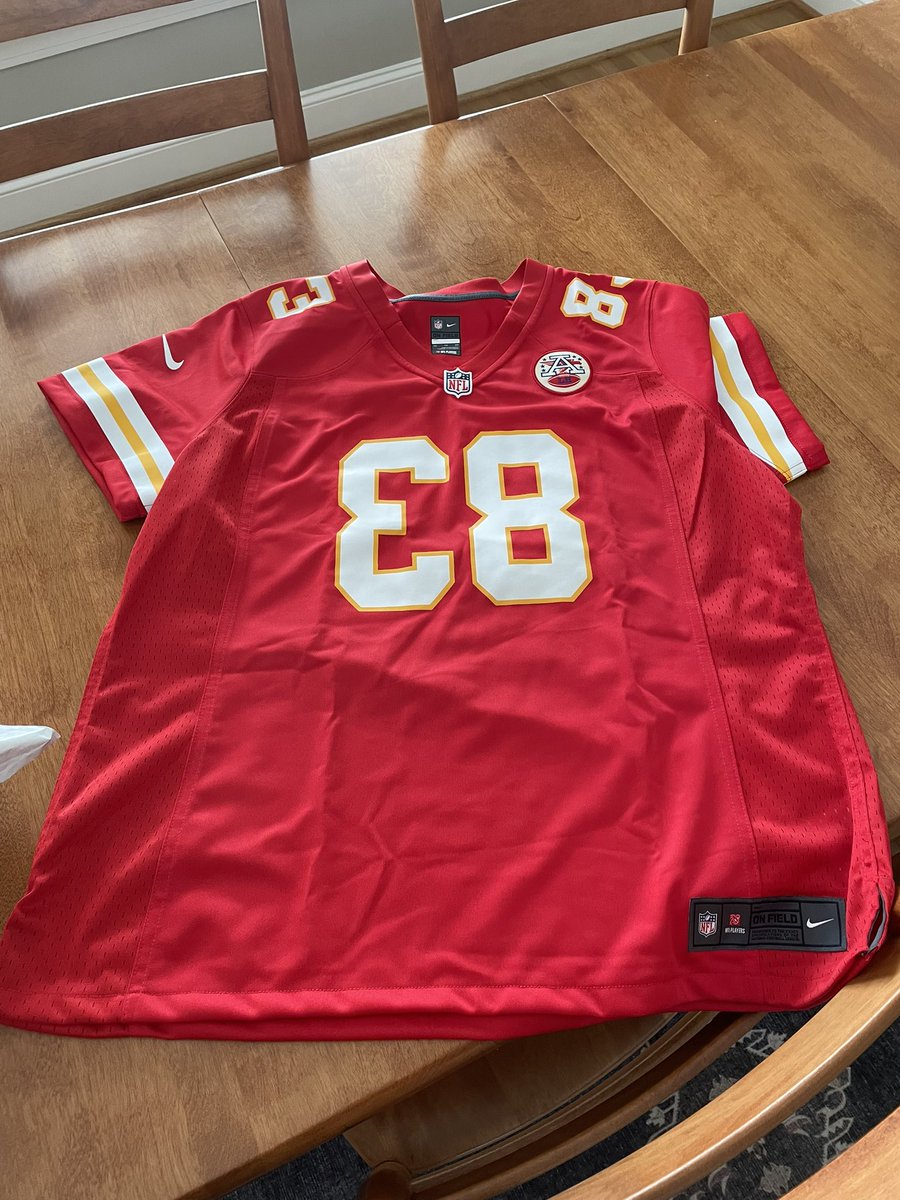 MeaganRn's tweet photo. @Jackson_Gray_ @Fanatics The year is 2021 and your kid was just drafted and this is what arrives 🤣 https://t.co/uVxX548Xgt