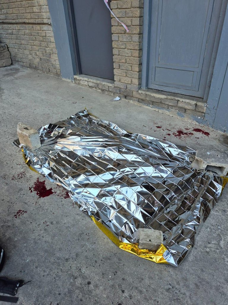 Parking Dispute Leads To Murder: Verulam - KZN

A 25 year old man was shot and killed with his own firearm during a parking dispute in the Verulam CBD - KZN this afternoon (Saturday). 

Members of Reaction Unit South Africa (RUSA) were called out to the corner of George