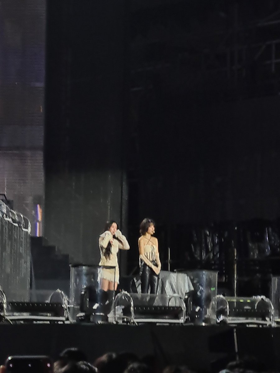 yanyan_alien's tweet photo. aseul didnt disappoint but the setlist shorten due to poor event management... https://t.co/PfdfOuTNrS