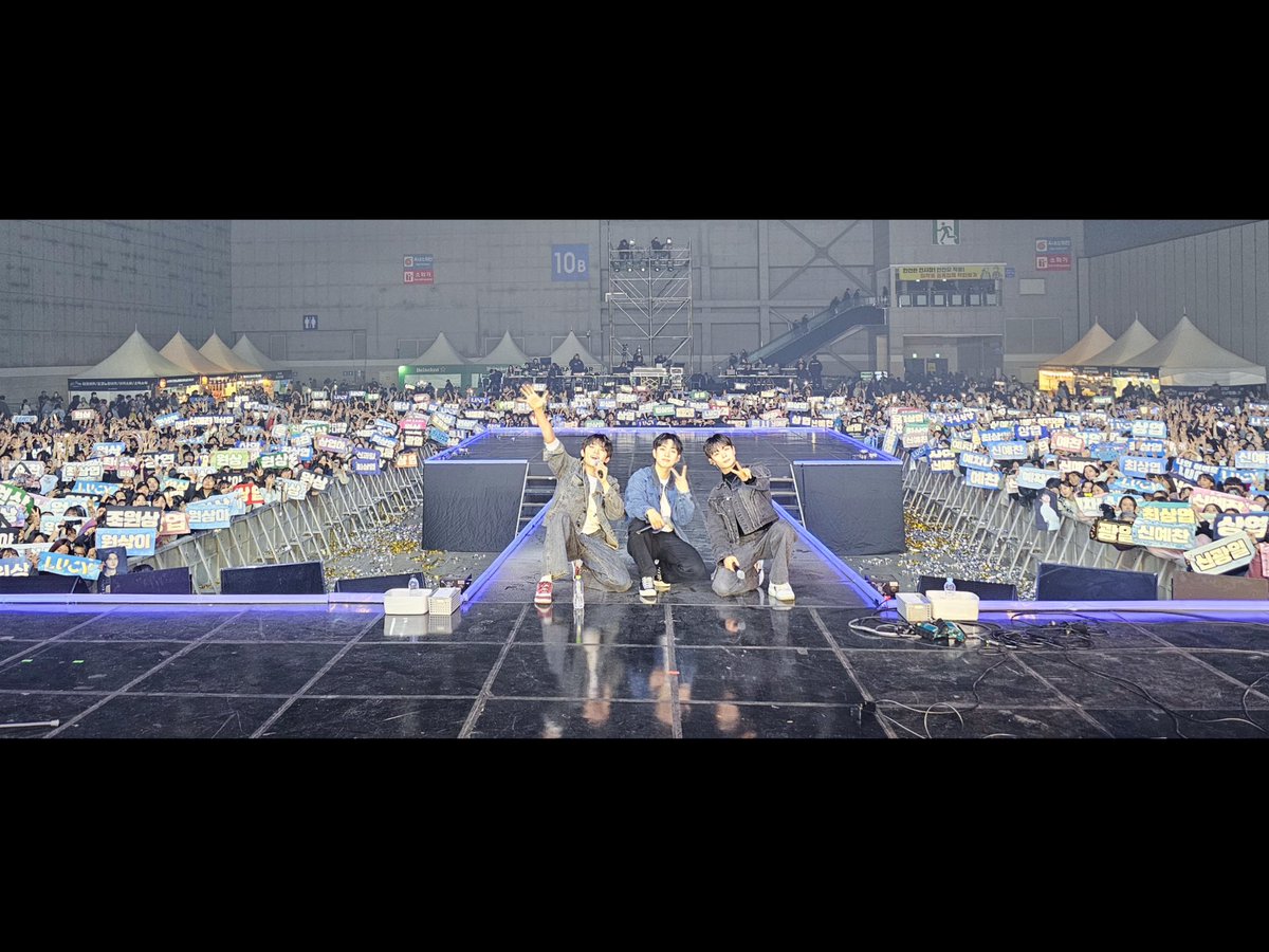 BANDLUCY_mystic's tweet photo. [#LUCY] 7 ROCK PRIME 2024 완료✔

추운 겨울도 후끈한 열기로 날려버린
LUCY의 무대🔥
7 ROCK PRIME 2024 너무 재밌었다!

#루시 #신예찬 #최상엽 #조원상 https://t.co/6In6kfw8kN