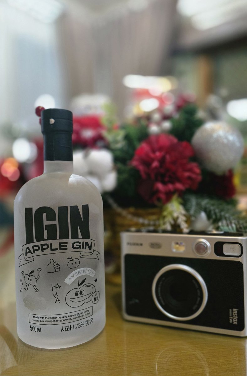 zanit_s's tweet image. Aaa!! Finally got my hands on IGIN ~ ♥︎ The bottle is so beautiful 🥹😭
IGIN = Where my smile begin!!! Aaaaaa!!!! #sohappy 🍎🩷🥳
#IGINbyJin #IGIN 
#JIN #BTSJIN @BTS_twt