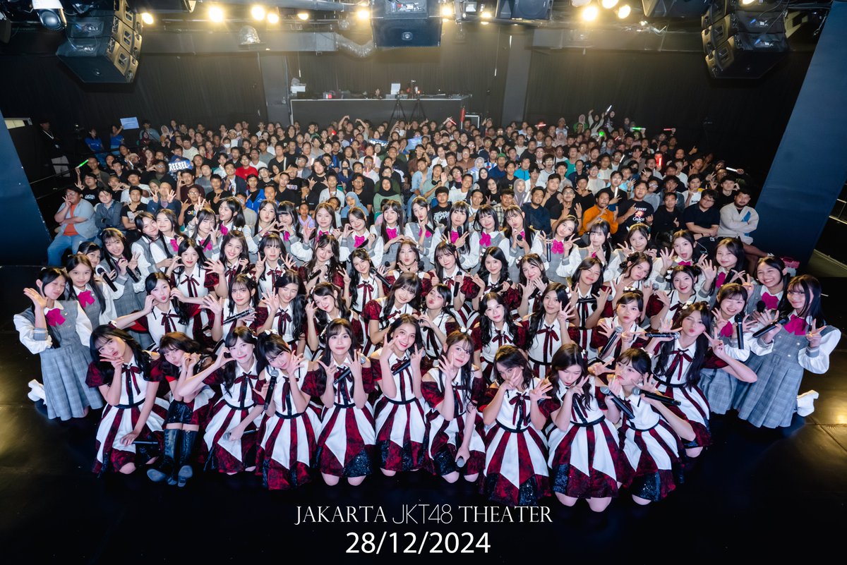 officialJKT48's tweet photo. Terima kasih atas dukungan kalian untuk JKT48 di tahun ini!

Meskipun show hari ini menjadi show teater terakhir di tahun 2024, namun kami sudah tidak sabar untuk kembali bertemu kalian! Jadi nantikan show kami di JKT48 Theater tahun depan ya!

Happy New Year 2025!✨ https://t.co/qU2crgutPR