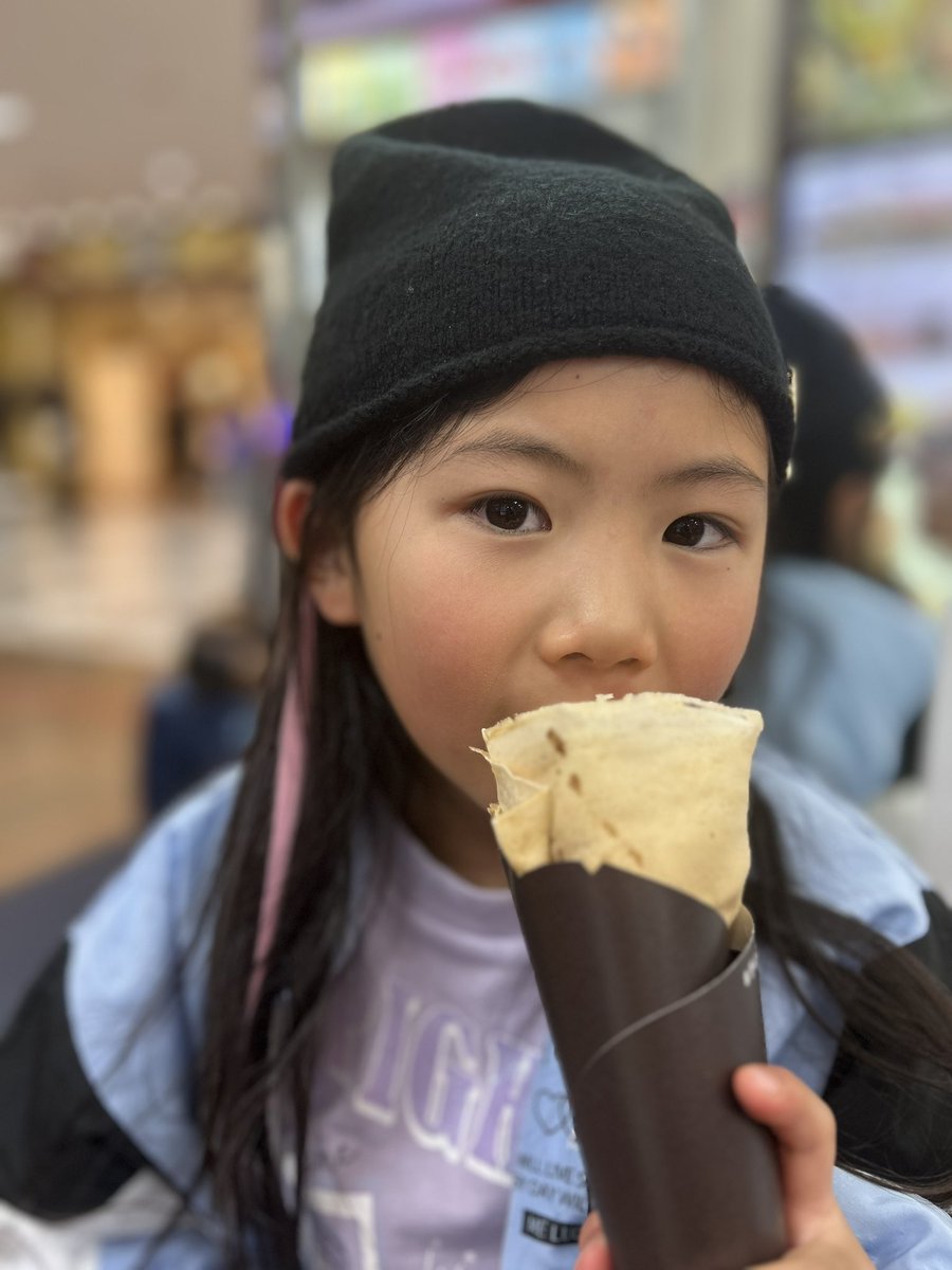 ギャルにあこがれる冬休み☃

もっとメイクしたかったのにーーーー(● ˃̶͈̀ロ˂̶͈́)੭ु⁾⁾と言いながらもヘアピンのピンクエクステは付けてご機嫌さん🤣

#冬休み #ギャルへのあこがれ #小学1年生