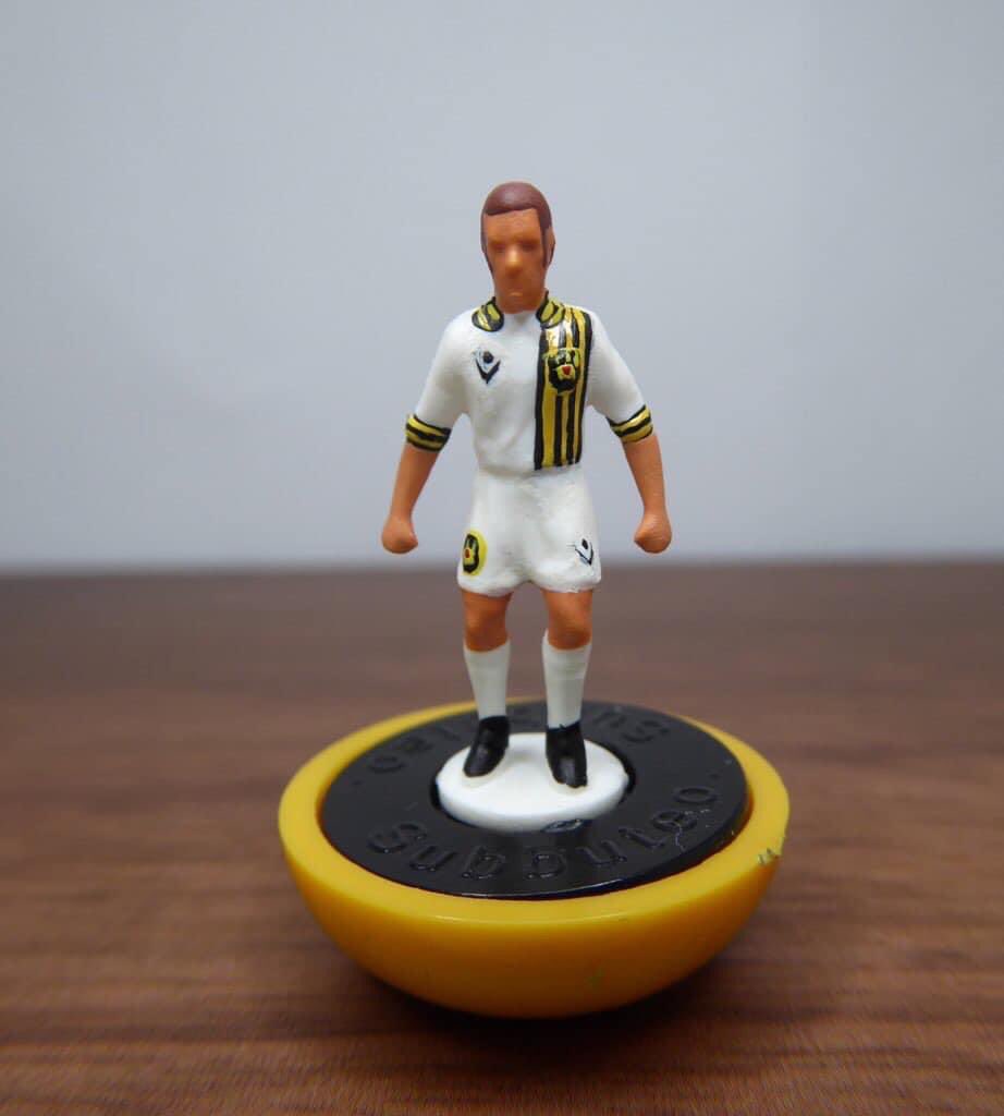 helcol123subbu1's tweet photo. A year in the life of a Subbuteo artist. July: Summer’s an opportunity to create frames for some new clubs. First up Dumbarton’s promotion. DM @helcol123subbu1 to order @SonsArchive @DFCSLO #Dumbarton #Dumbartonfc #Sons #thesons @dumbartonreport @UpTheSons @dumbartonfc @dumbarton https://t.co/MgB7hQonqc