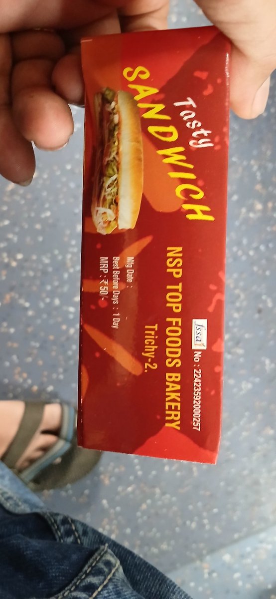 manijune5's tweet photo. @IRCTCofficial Sandwich sold without manufacturing date in Janshadapti train today.. please check.. @eCateringIRCTC https://t.co/Leu85iCSyB