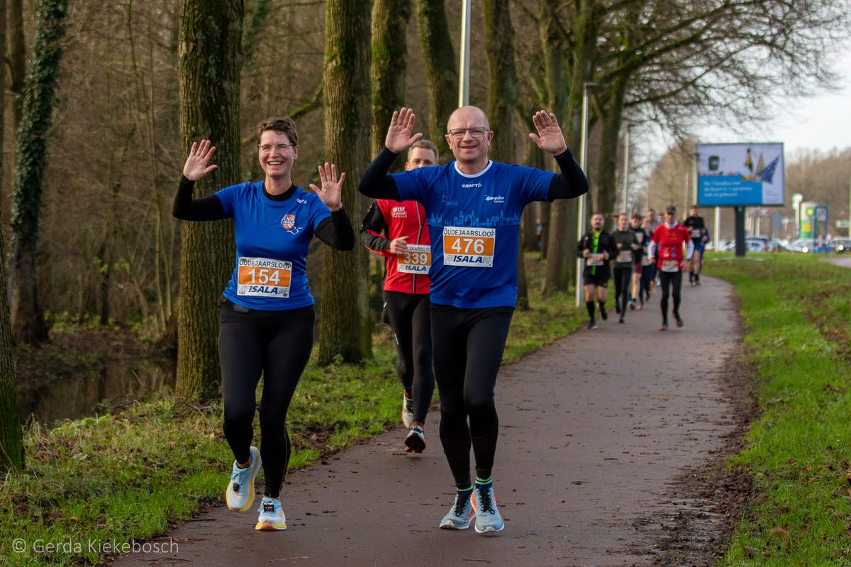 Hands up 🙌 als je erbij bent op 31 december! De Gilden #OUDEJAARSLOOP2024 in het Stadspark van Kampen! Samen, sportief het jaar uit! 🧡

📍 Waar: Stadspark Kampen (Sporthal de Reeve)
🕚 Tijd: 10:35 uur kidsrun (2 series), 11:00 uur overige afstanden
👍 inschrijven.nl