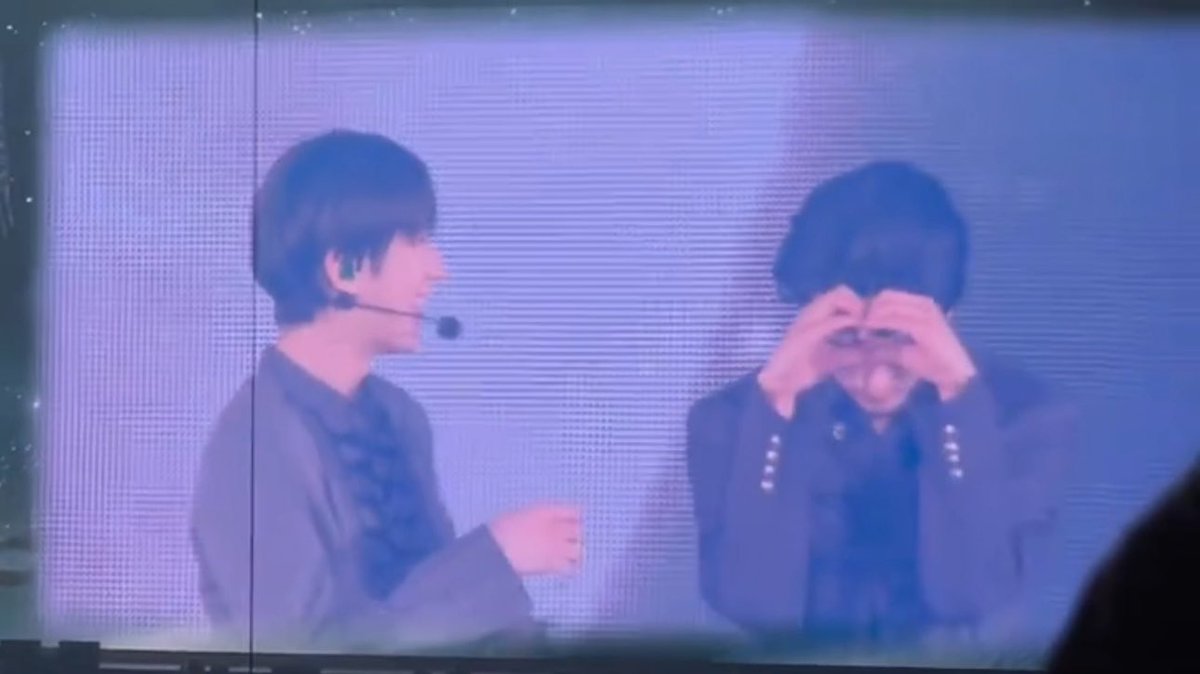 EN7ernally's tweet photo. jay cutely copying sunoo’s heart 😭🫶🏻 their smiles 😭😭😭😭😭🤍 https://t.co/TvxvDMW8L0
