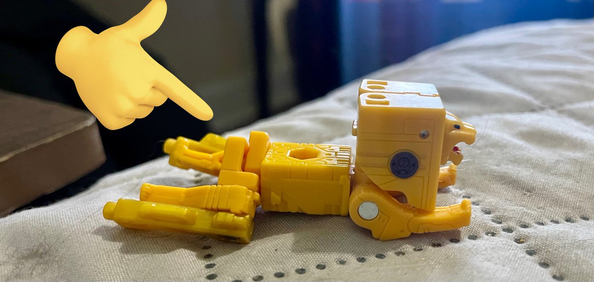 #transformer fans,

Why did they put a
Hip
Hinge on studio series core steel jaw

Ann a swivel too