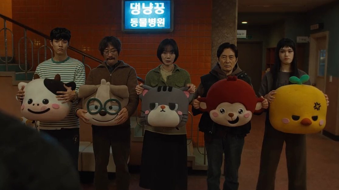kdramabijj's tweet photo. i beg to disagree about what youngsoo’s mom said that everything that has happened was a plan youngsoo has been thinking of since the beginning because wdym this precious family is only a family plan inside her head or what????? I NEED SEASON 2 IMMEDIATELY 

#FamilyMatters https://t.co/510hDzfLW9