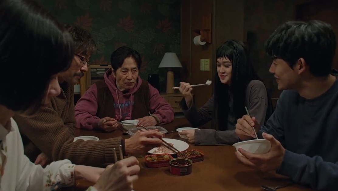 kdramabijj's tweet photo. i beg to disagree about what youngsoo’s mom said that everything that has happened was a plan youngsoo has been thinking of since the beginning because wdym this precious family is only a family plan inside her head or what????? I NEED SEASON 2 IMMEDIATELY 

#FamilyMatters https://t.co/510hDzfLW9