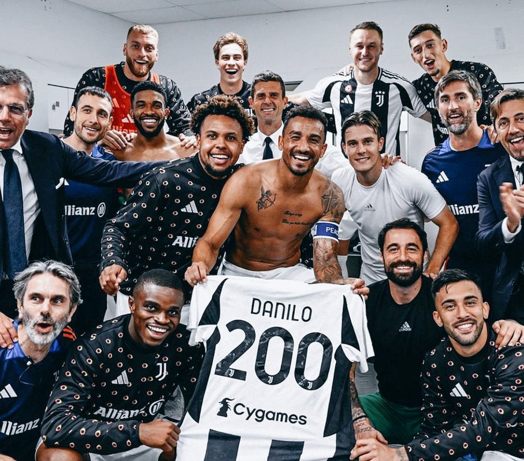 RiccardoMeloni4's tweet photo. Domanda ai tifosi della #Juventus:

Siete d'accordo con la decisione di rompere fin da subito con #Danilo❓ https://t.co/SLyXqPsMmS