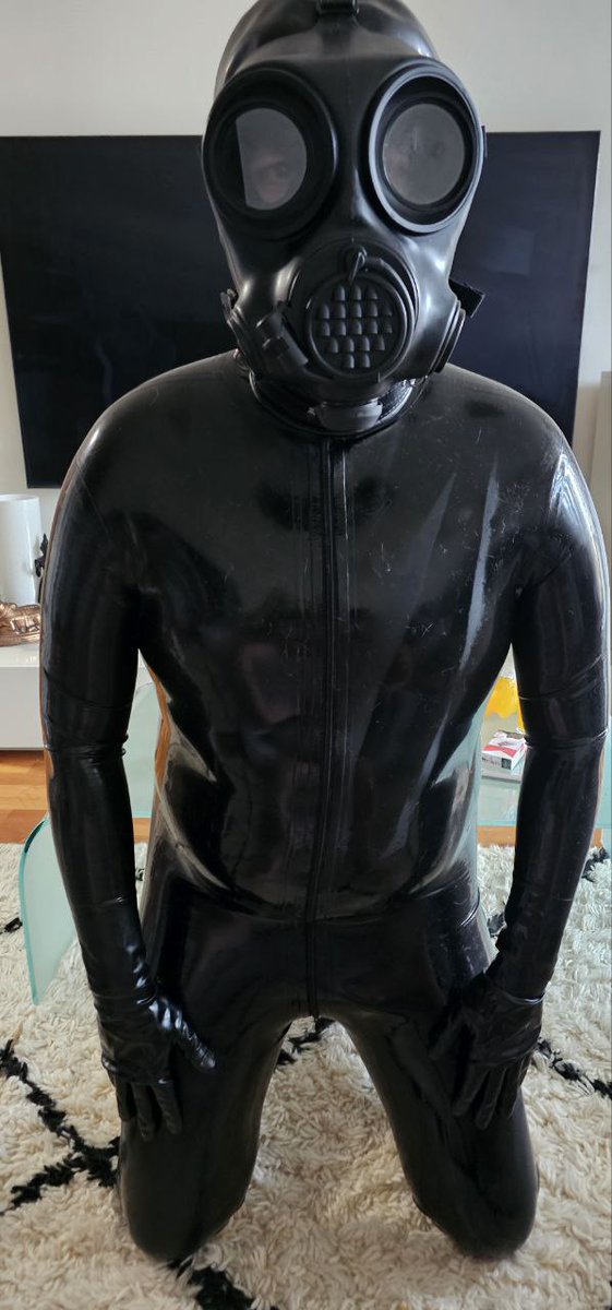PupAxel93's tweet photo. Ready to serve the master. 😈
#rubber #gimp #slave #sub #ready #formaster https://t.co/BqD9sQxHbO