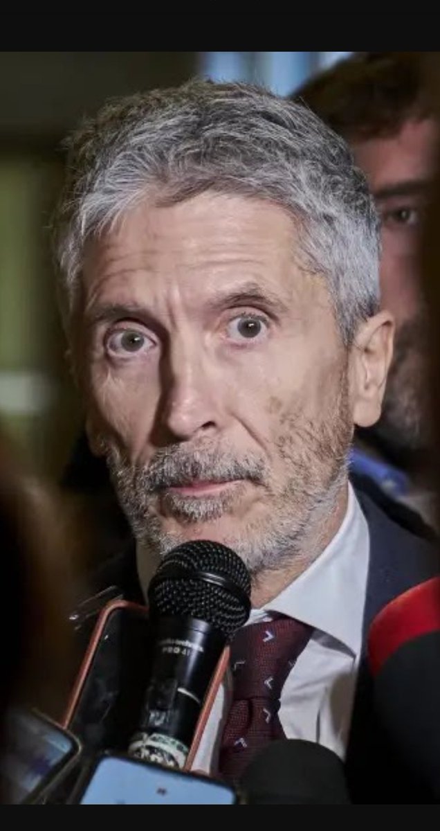 GuillermoRocaf1's tweet image. #BOMBAZO🎯: El nuevo CHALET de LUJO de MARLASKA en PORTUGAL habría sido financiado por la TRAMA de los HIDROCARBUROS👇
Esto explicaría el trato de favor recibido por las FCSE del @interiorgob.
Recordemos que el chalet en España lo pagó de golpe.🧐
Tendríamos ya los CHALETS y…