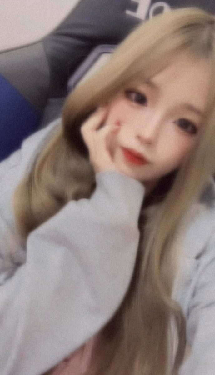 oooo4971's tweet photo. 分手的第一天 怎麼喝 https://t.co/f2DaLrjGtC