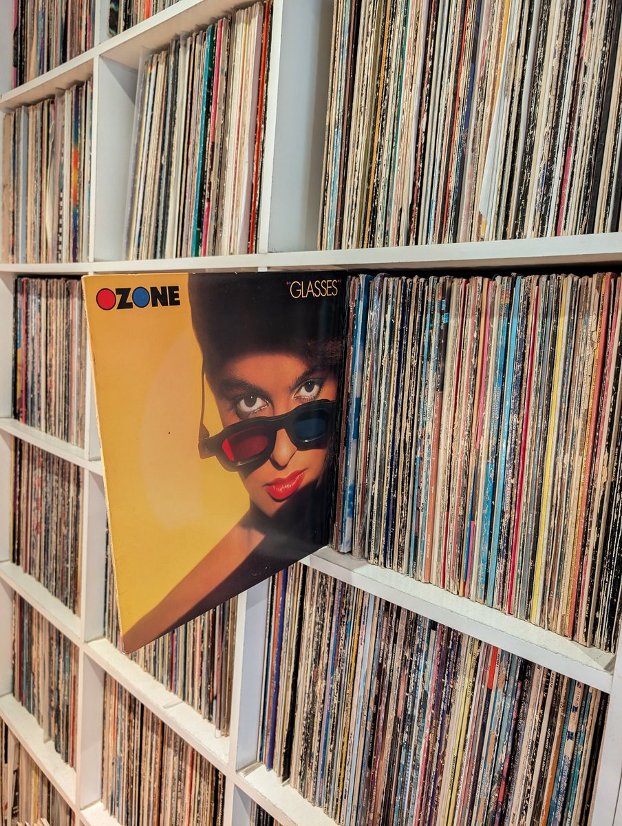 First Album on the Turntable today 🎶💯

➡️ Ozone - Glasses ⬅️

A track that always goes down well on a Dancefloor is 'Strutt My Thang', with its heavy synth, bass and vocal hooks 🔥

#vinylcommunitypost #motown #motownrecords  #vinylcollection #vinyloftheday #vinylrecords