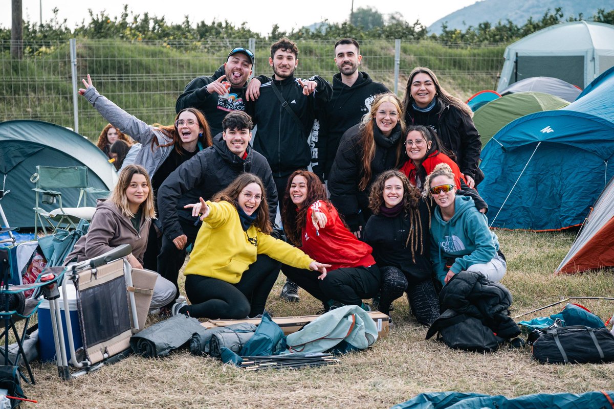 Ja vos tenim per ací 🥹🩷 BENVINGUTS AL FESTIVERN 2024! 🔥
Des-de ja podeu acreditar-vos amb les vostres polseres i preparar el vostre campament per a aquests quatre dies mammamiaaa

I ara, al Passeig del País Valencià, concerts per a començar el #festivern com toca 💃🏻