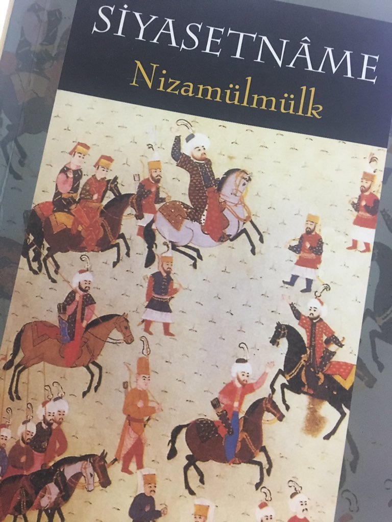 Birlikte çalıştığı kişilerin sadakatini önceleyen yönetici, günü kurtarır; liyakatini önceleyen ise tarihte kalıcı izler bırakır.
- Siyasetnâme, Nizâmülmülk