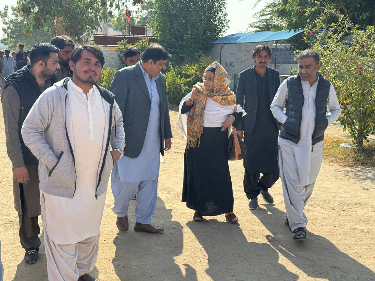 HANDS_Welfare's tweet photo. Highlights from HANDS Foundation Umerkot Office:

Our Governing Board Members visited the DAFPAK Population Services International  Marvi Workers' homes in Umerkot. https://t.co/LFpqbJBqRy