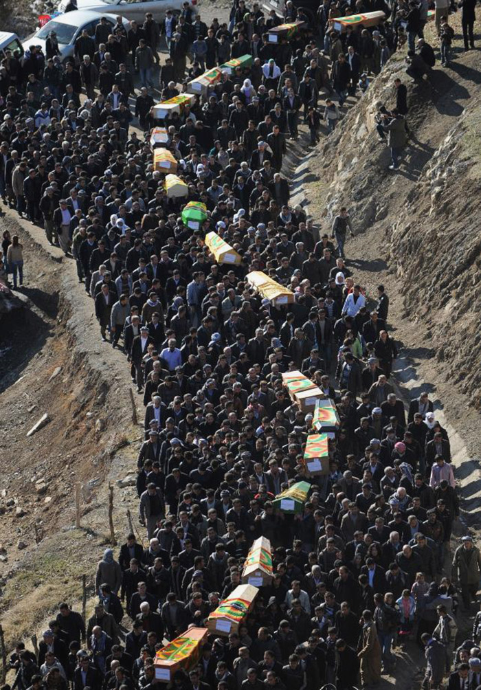 #Roboski 28.12.2011
Es gibt kaum einen Tag an dem wir Kurdinnen und Kurden nicht gedenken und trauern.

Das darf nicht unser Schicksal sein!

Kein Vergeben! 
Kein Vergessen!