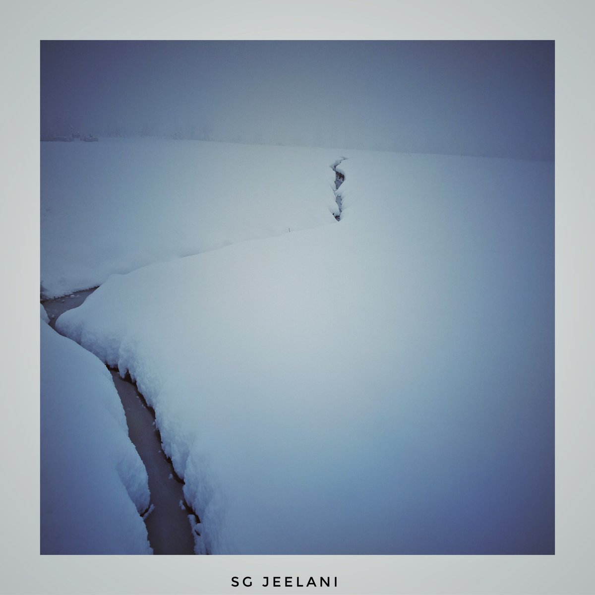 SgJeelani's tweet photo. Today's record snow 1.50ft approximately....
#snowtoday
#loving
#NaturePhotography https://t.co/DJqi42Gxyg