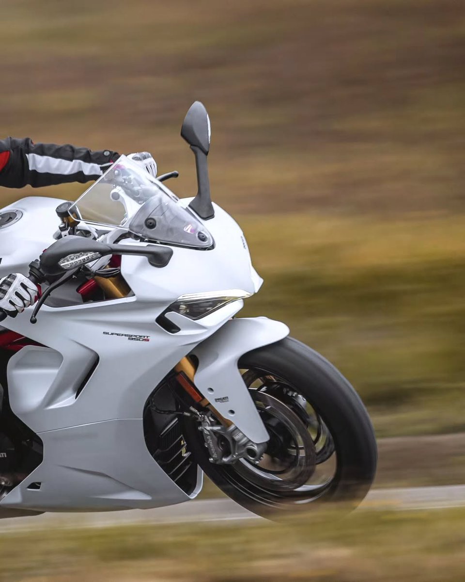 Ducati_India's tweet photo. Apex hunting on weekends, without any fatigue! The SuperSport.

https://t.co/Z4FqFOiY0Z

#DucatiIndia #DucatiSupersport950 #YourWayToSport https://t.co/1HCYHHdRCH