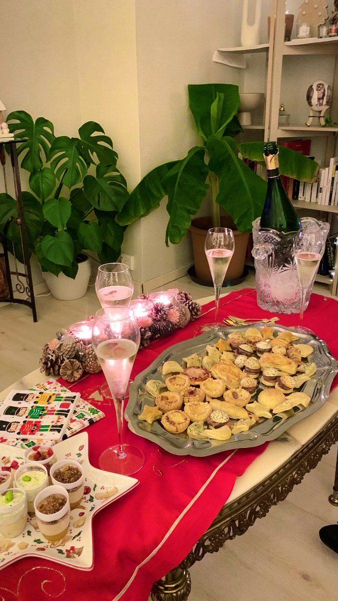 My first time hosting for Christmas 🤶🏻✨