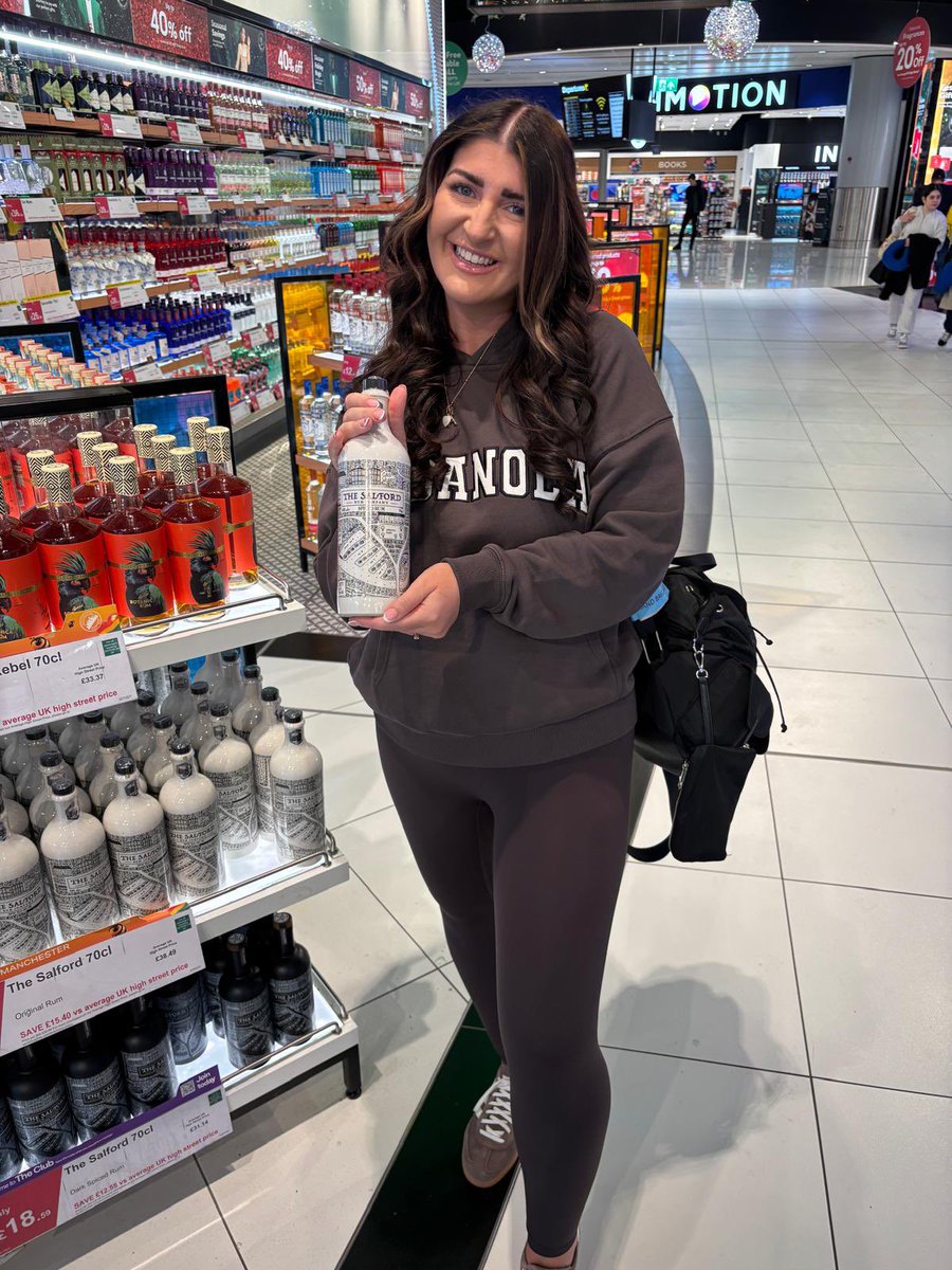 PeterTa75875224's tweet image. Winter break?    Don’t forget to pick up a bottle of Salford Rum at @manairport @SalfordRum  #premiumrum @gaz_hop @blackandamber3