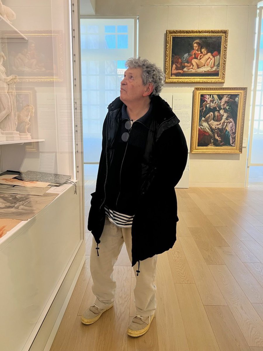 🖼️Faites comme Robert Combas, artiste peintre, sculpteur et illustrateur, initiateur du mouvement de la figuration libre. 🖌️

Venez profiter des derniers jours d’ouverture de la bibliothèque-musée avant la fermeture annuelle le 1er janvier. 🏛️
