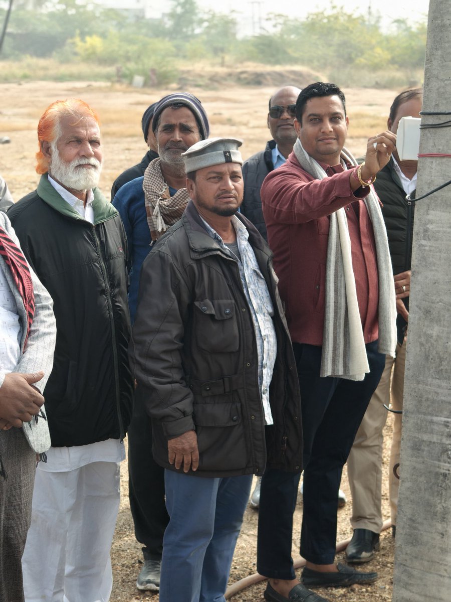 sumitjikalya's tweet photo. गुलाबपुरा आम मुस्लिम समाज कब्रिस्तान में  नगरपालिका द्वारा हाई मास्क लाइट लगाई उसका शुभारंभ किया।इस मौके पर नगर कांग्रेस अध्यक्ष मधुसूदन पारीक,पार्षद रामदेव खारोल, अफ़ज़ल भाटी, गुड्डू भाई कुरैशी, सलाम भाई, सलीम बाबू,गन्नी भाई,समाज के सदर कलाम भाई, कब्रिस्तान सदर मुन्ना भाई, https://t.co/8UF7BXokTc