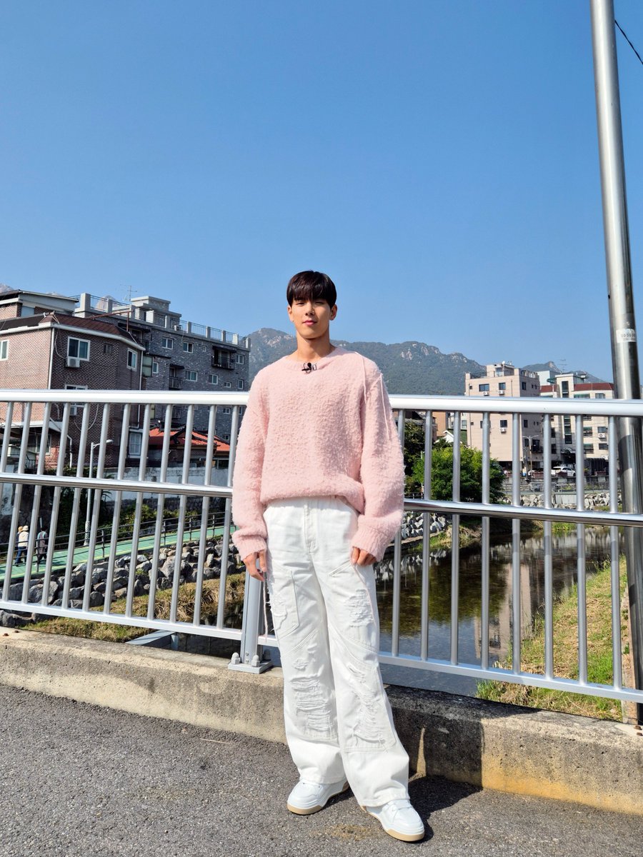 OfficialMONSTAX's tweet image. 📸
241228 #몬스타엑스 #셔누
KBS Kpop #노포기 비하인드 컷

여름에 시작해 어느덧 겨울까지
셔누와 함께한 소중한 시간😊
함께여서 행복한 시간이었습니다🫶

#SHOWNU
#MONSTAX #MONSTA_X