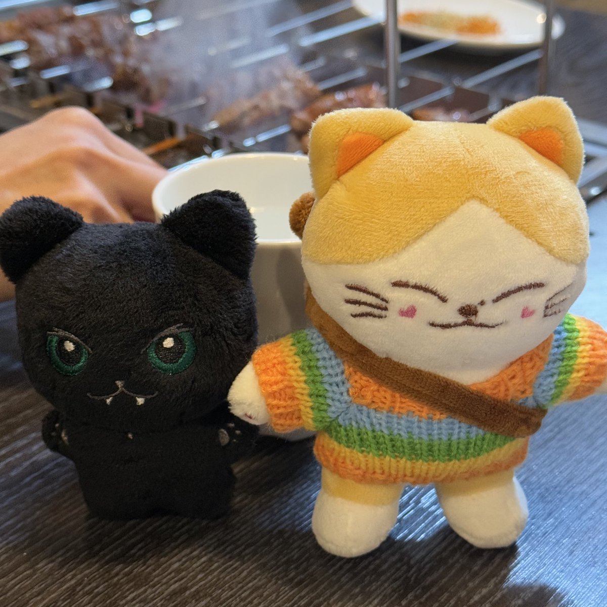 뀬밤이 뀬둥이 형아랑 손잡았어..